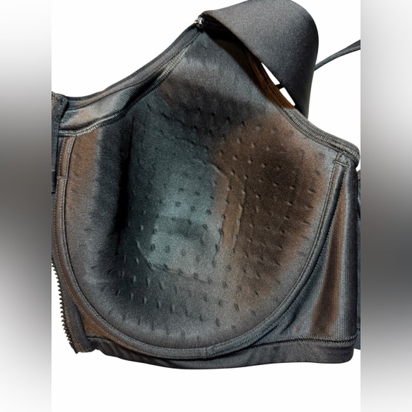 Livi Active Max Support Underwire Bra - Picture 5 of 8